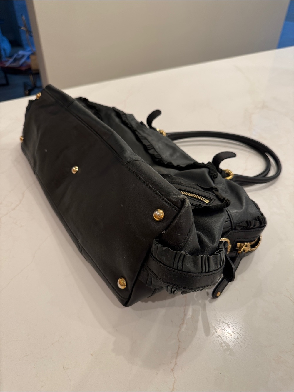 Gucci Black Leather Shoulder Bag with Gold Hardware and Ruffle Trim Accents - Picture 5 of 8